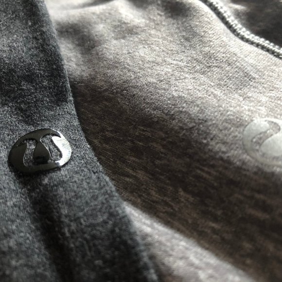Lululemon - high waisted grey and dark grey size 2 - Picture 3 of 3